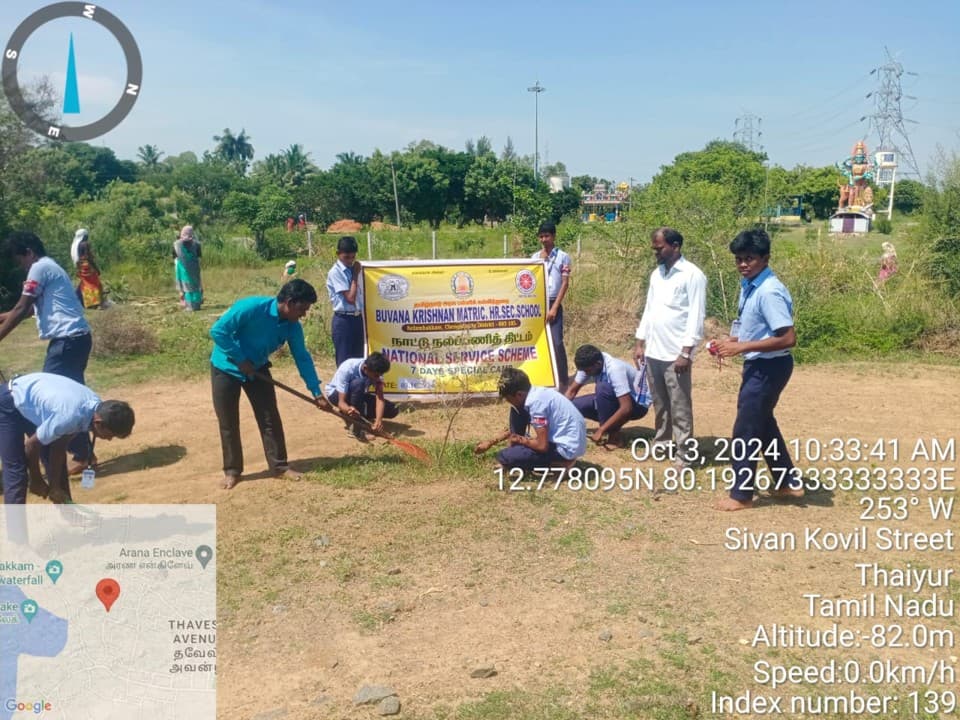BKMHSS NSS volunteers planting saplings during a community activity